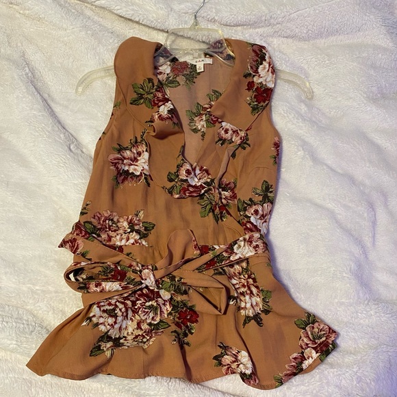 Sleeveless Blouse size M, never worn - Picture 3 of 3